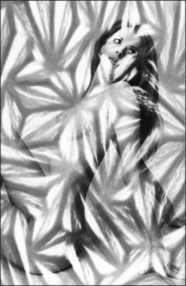 Photographie intitulée "Solange en losanges…" par Michel Hervo, Œuvre d'art originale, Photographie argentique
