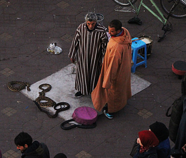 Photographie intitulée "05-la-place-jemaa-e…" par Michel Hervo, Œuvre d'art originale