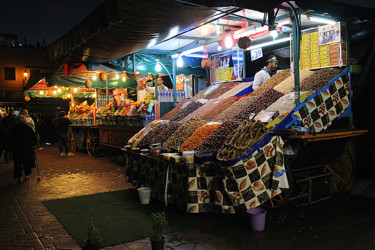 Photographie intitulée "18-la-place-jemaa-e…" par Michel Hervo, Œuvre d'art originale