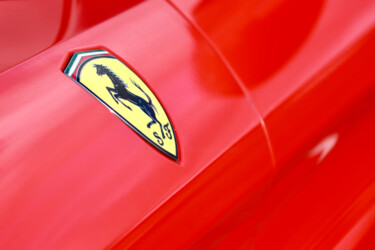 Photographie intitulée "Scuderia Ferrari" par Pierre-Yves Rospabé, Œuvre d'art originale, Photographie non manipulée