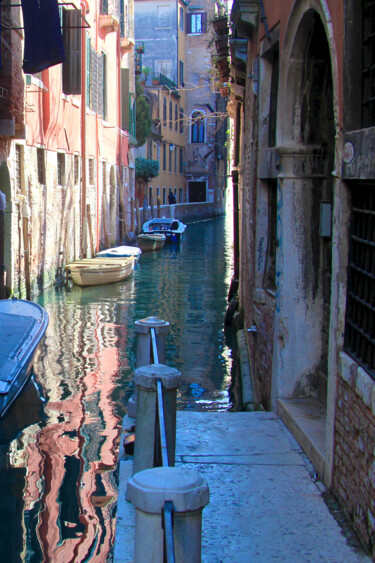 Photographie intitulée "Venise, Canal, refl…" par Pierre-Yves Rospabé, Œuvre d'art originale, Photographie numérique