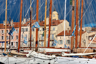 Photographie intitulée "Saint-Tropez, yacht…" par Pierre-Yves Rospabé, Œuvre d'art originale, Photographie non manipulée