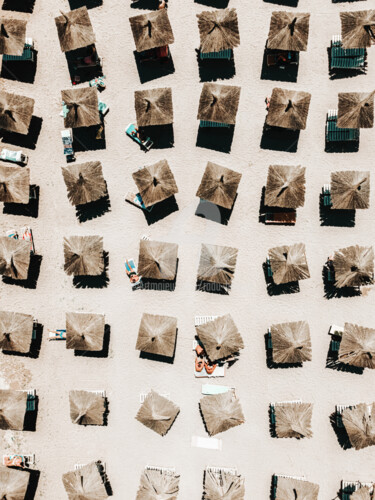 Photographie intitulée "Aerial Umbrellas, A…" par Radu Bercan, Œuvre d'art originale, Photographie numérique