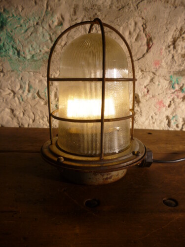 「LAMPE D'USINE」というタイトルのデザイン Leferailleur02によって, オリジナルのアートワーク, ランプ