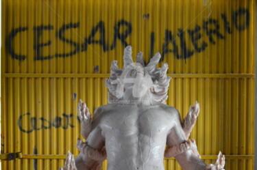 Скульптура под названием "Fils du Soleil , so…" - Cesar Valerio, Подлинное произведение искусства, Камень