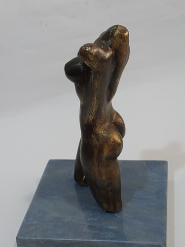 Scultura intitolato "Sculpture female wo…" da Ricardo Navarro, Opera d'arte originale, Bronzo
