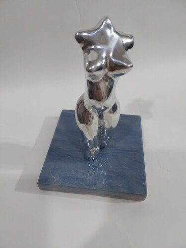 제목이 "Sculpture woman pre…"인 조형물 Ricardo Navarro로, 원작, 알루미늄