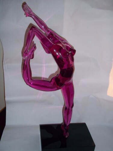 「feminin nude female…」というタイトルの彫刻 Ricardo Navarroによって, オリジナルのアートワーク, 樹脂