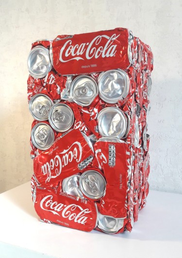 Skulptur mit dem Titel "Coca² - Compression…" von Rikenrob'S, Original-Kunstwerk, Metalle