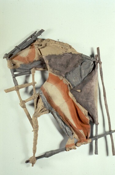 Sculptuur getiteld "Shield" door Robert Winslow, Origineel Kunstwerk, Hout