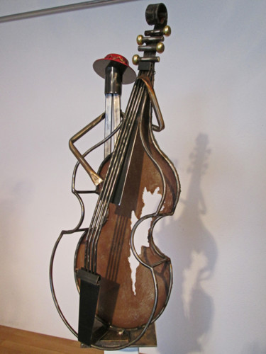 Sculptuur getiteld "Contrebassite Jazzy" door Roger Flores, Origineel Kunstwerk, Metalen