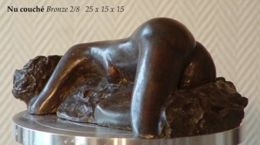 Sculpture titled "NU COUCHE" by Roger Gicquel, Original Artwork, Casting