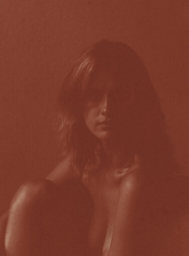 Fotografía titulada "Anna in Red" por Romy Maxime, Obra de arte original, Fotografía analógica