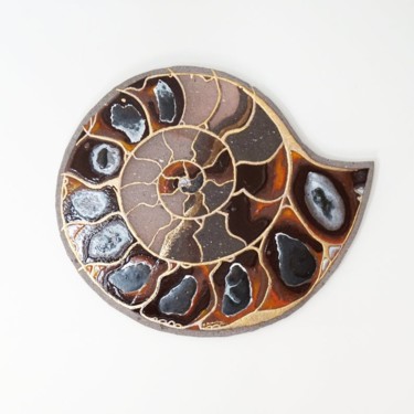 Escultura intitulada "Grande ammonite ner…" por Rose Desmaisons, Obras de arte originais, Pedra