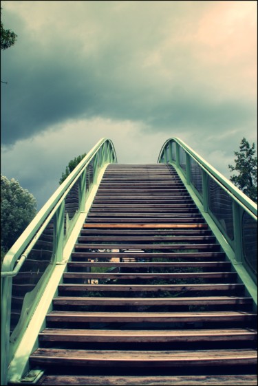 Photographie intitulée "Un pont vers l'aill…" par Roselyne Cusset, Œuvre d'art originale