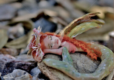 Sculpture intitulée "The little mermaid" par Rosina Gaudio, Œuvre d'art originale, Céramique