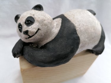 Sculpture intitulée "Panda au repos" par Sandrine De Zorzi, Œuvre d'art originale, Argile
