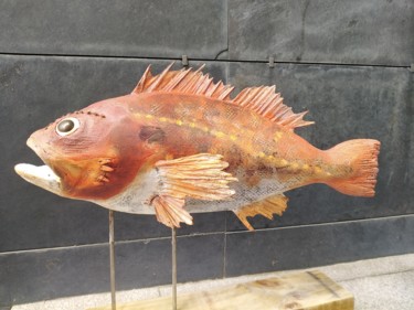「Goat fish redfish」というタイトルの彫刻 Santiago Bataneiroによって, オリジナルのアートワーク, ウッド
