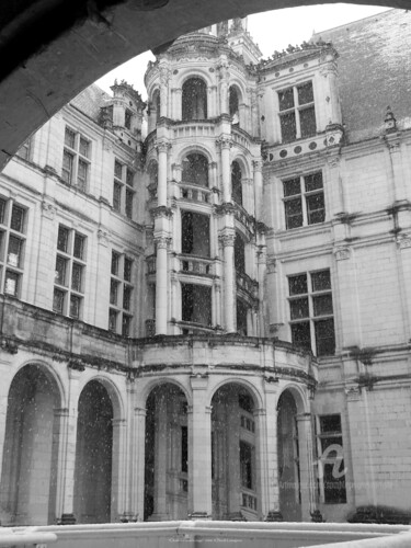 Photographie intitulée "Chambord sous la ne…" par Sarah Leseigneur, Œuvre d'art originale, Photographie numérique