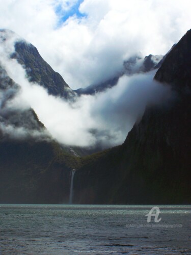 Fotografía titulada "Milford Sound - New…" por Sarah Leseigneur, Obra de arte original, Fotografía digital