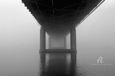 Fotografie getiteld "River and bridge -…" door Scott Gregory Banner, Origineel Kunstwerk, Film fotografie