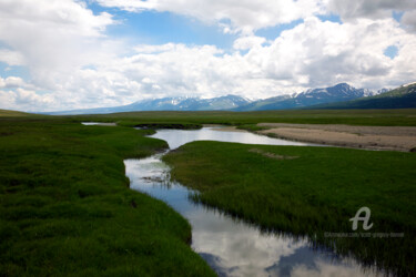 Фотография под названием "River valley and mo…" - Scott Gregory Banner, Подлинное произведение искусства, Цифровая фотография