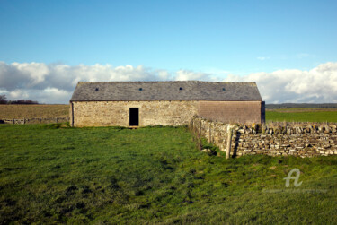 제목이 "Stone barn and fenc…"인 사진 Scott Gregory Banner로, 원작, 디지털