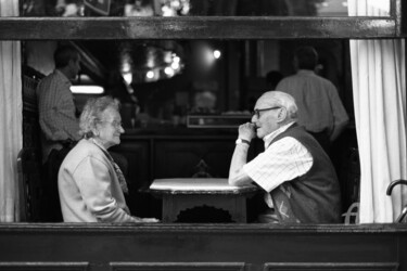 Fotografia intitolato "Elderly man and wom…" da Scott Gregory Banner, Opera d'arte originale, fotografia a pellicola