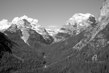 Фотография под названием "Mountain peaks and…" - Scott Gregory Banner, Подлинное произведение искусства, Цифровая фотография