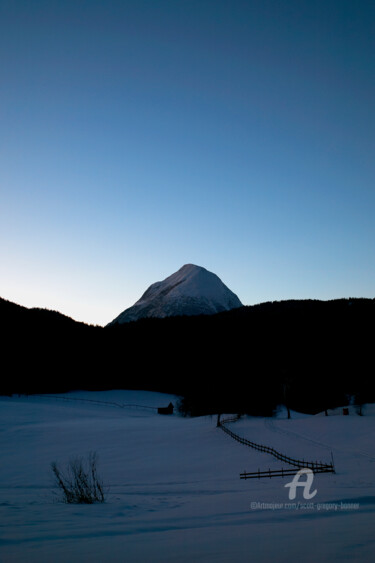 Photographie intitulée "Snow field and Hohe…" par Scott Gregory Banner, Œuvre d'art originale, Photographie numérique