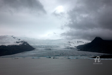 제목이 "Breiðamerkurjökull…"인 사진 Scott Gregory Banner로, 원작, 디지털