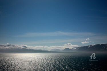 Fotografia intitolato "Mountains and inlet…" da Scott Gregory Banner, Opera d'arte originale, Fotografia digitale