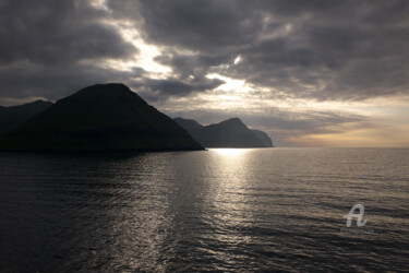 Photographie intitulée "Headlands - Eysturo…" par Scott Gregory Banner, Œuvre d'art originale, Photographie numérique