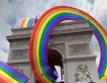 Hat der Arc de Triomphe in Paris wirklich LGBT-Farben getragen?