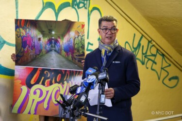 Pinturas en un túnel del metro en el barrio de Washington Heights de Nueva York enfurecen a la gente