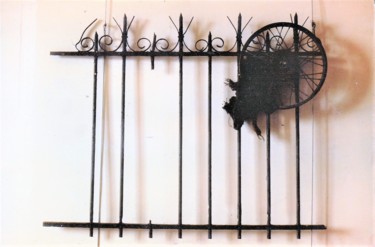 Sculpture titled "GRILLE/ROUE" by Servin, Original Artwork, Metals