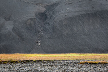 Fotografia intitolato "Rain in Iceland" da Shimon Rottenberg, Opera d'arte originale, Fotografia digitale