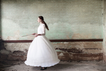 Φωτογραφία με τίτλο "Girl with Ring" από Simple-T, Αυθεντικά έργα τέχνης, Ψηφιακή φωτογραφία