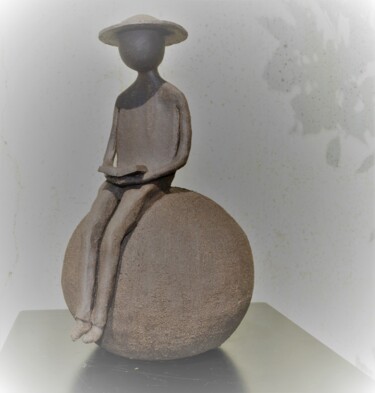 Sculpture titled "Le lecteur tranquil…" by Sophie Saracchi, Original Artwork, Clay