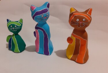 Sculpture titled "3 chats psychédéliq…" by Sylvaine Forestier, Original Artwork, Clay