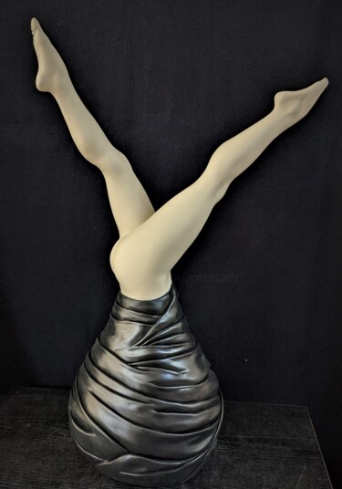 Escultura titulada "Enveloppement 1" por Sylvie Bourély (SB), Obra de arte original, Terracota