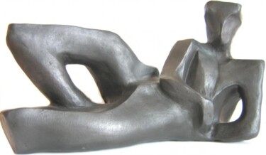 Skulptur mit dem Titel "Homme Couché" von Sylvie Roger-Boucher, Original-Kunstwerk, Terra cotta