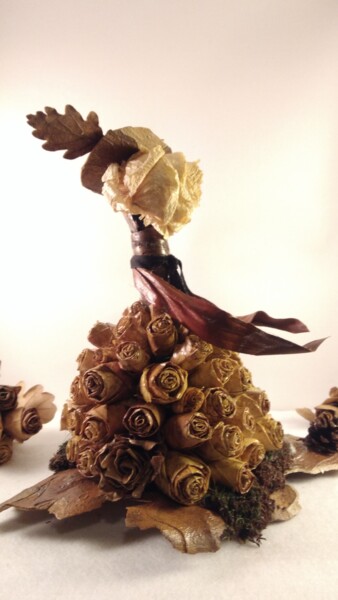 Sculpture titled "La dame au chapeau" by Sylvie, Le Chant Du Vent, Original Artwork, Wood