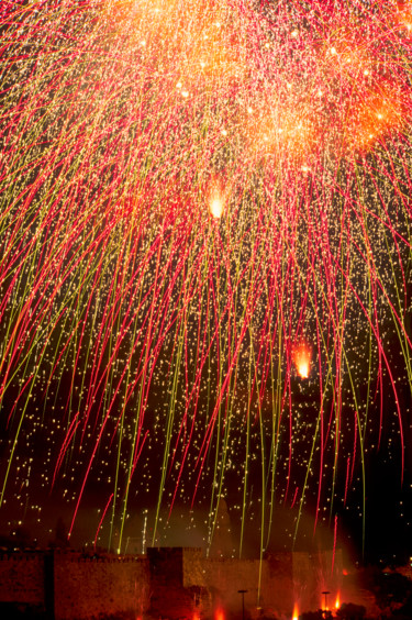 Photographie intitulée "Fireworks over Jeru…" par Tal Paz-Fridman, Œuvre d'art originale, Photographie argentique