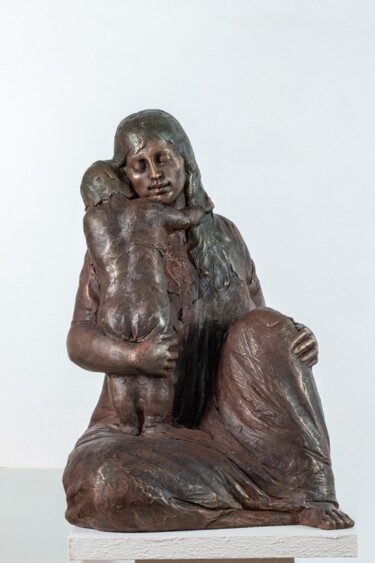 Scultura intitolato "Madre con bambino" da Tamas Podhraczky, Opera d'arte originale, Argilla