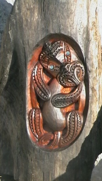 Sculpture titled "Tama-o-hoi" by Teraimana Tahiata, Original Artwork, Wood