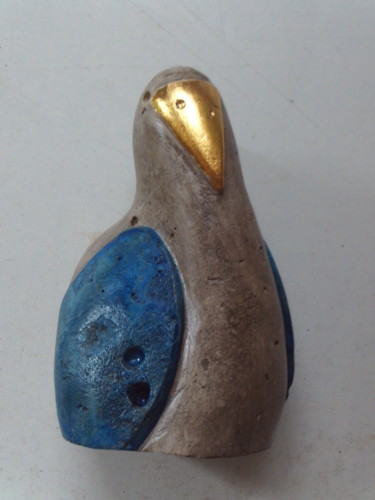 Skulptur mit dem Titel "Oiseau gris aux ail…" von Jean-Pierre Thaurenne, Original-Kunstwerk, Stein