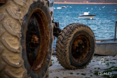 Photography titled "Tracteur et Pêcheur…" by Thierry Magliulo (Th.Mag), Original Artwork