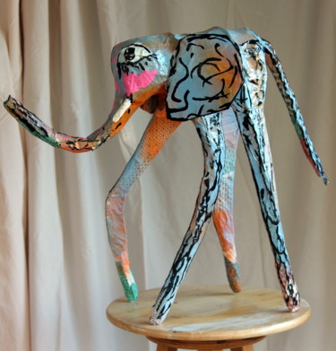 Escultura titulada "Pachyderme" por Thierry Moutte, Obra de arte original, Papel