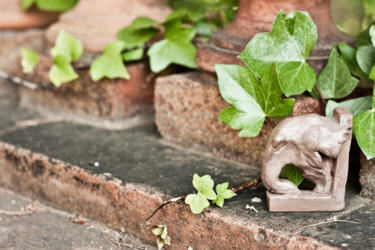 Sculpture titled "PHANT" by Cesar Aguilar (Raçe), Original Artwork, Terra cotta